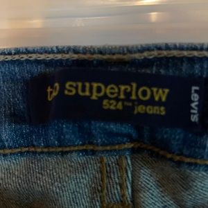 Soft Low waisted Levi’s. In great shape